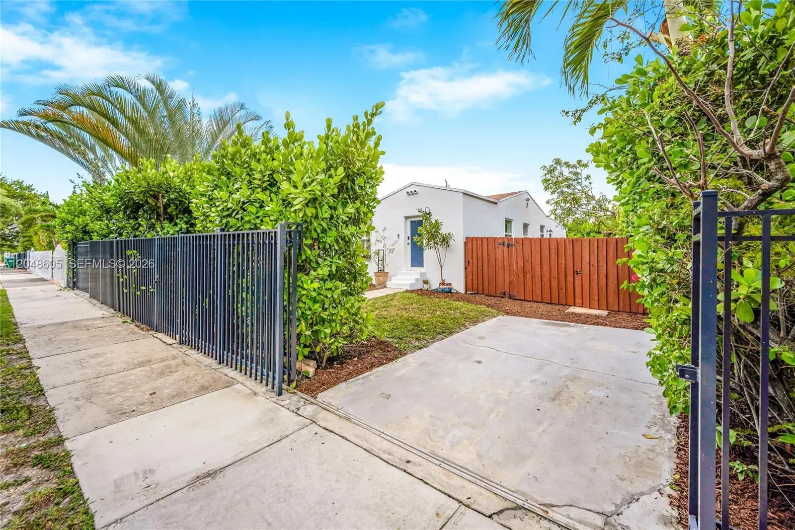 250 NW 40th Ave, Miami FL 33126