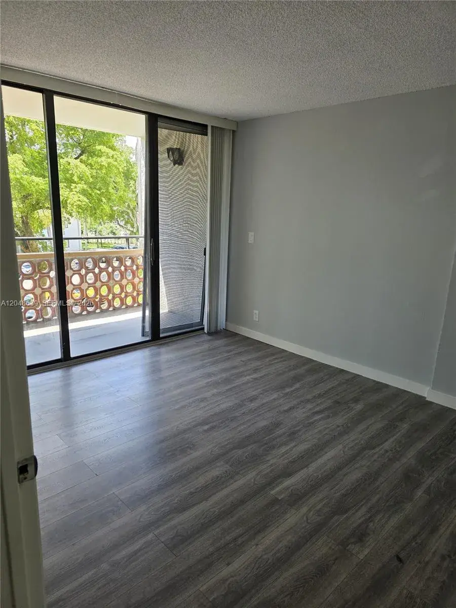 4222 Inverrary Blvd # 4212, Lauderhill FL 33319