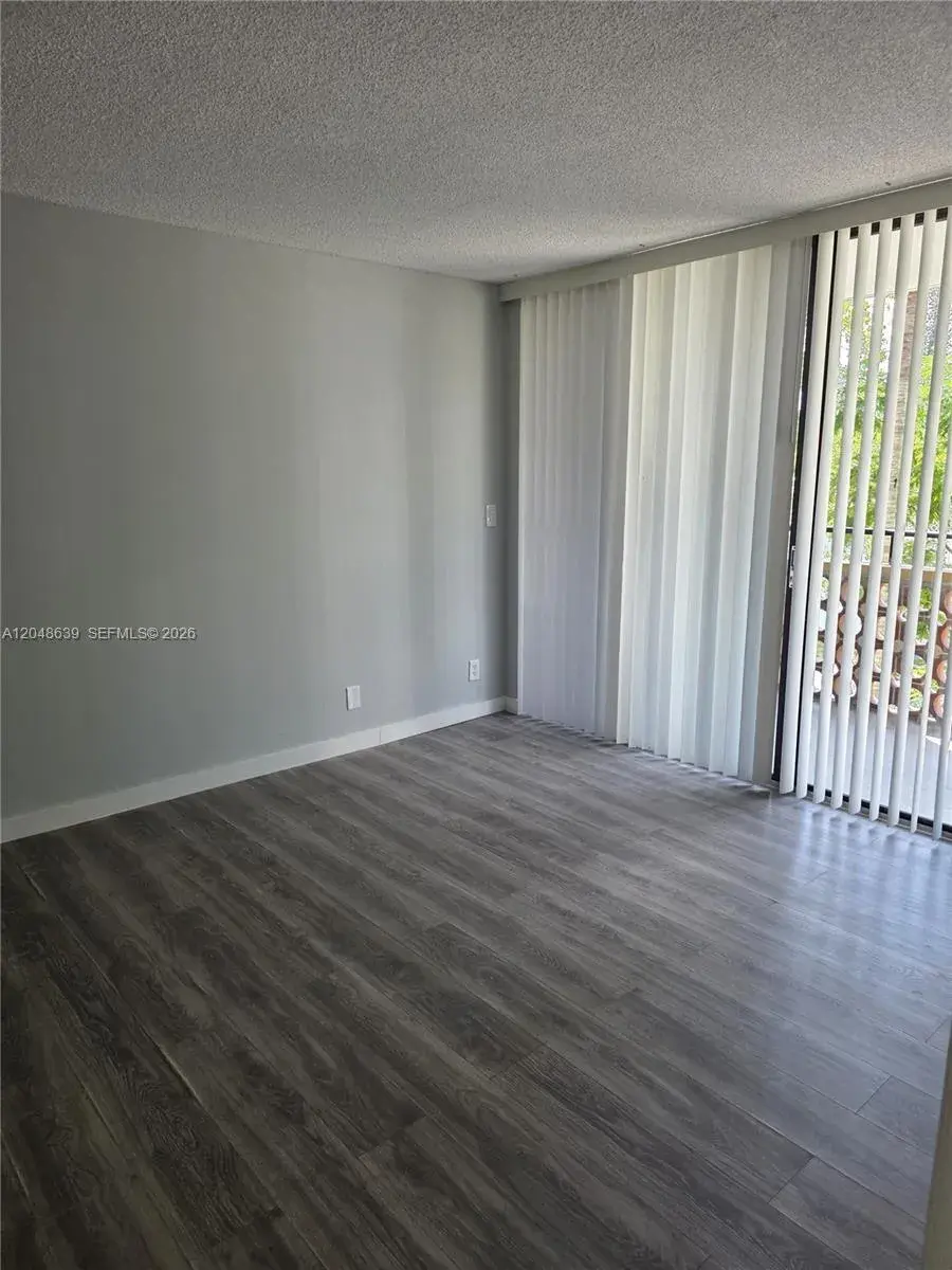 4222 Inverrary Blvd # 4212, Lauderhill FL 33319