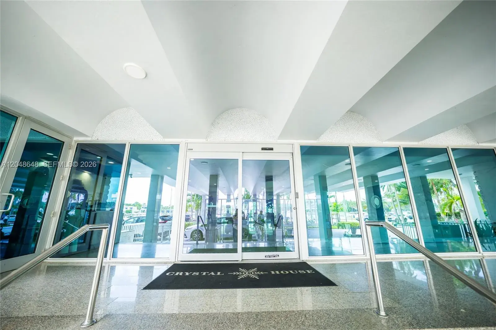 1 bedroom 2 bath Residential for sale at 5055 Collins Ave # 14H, Miami Beach FL 33140