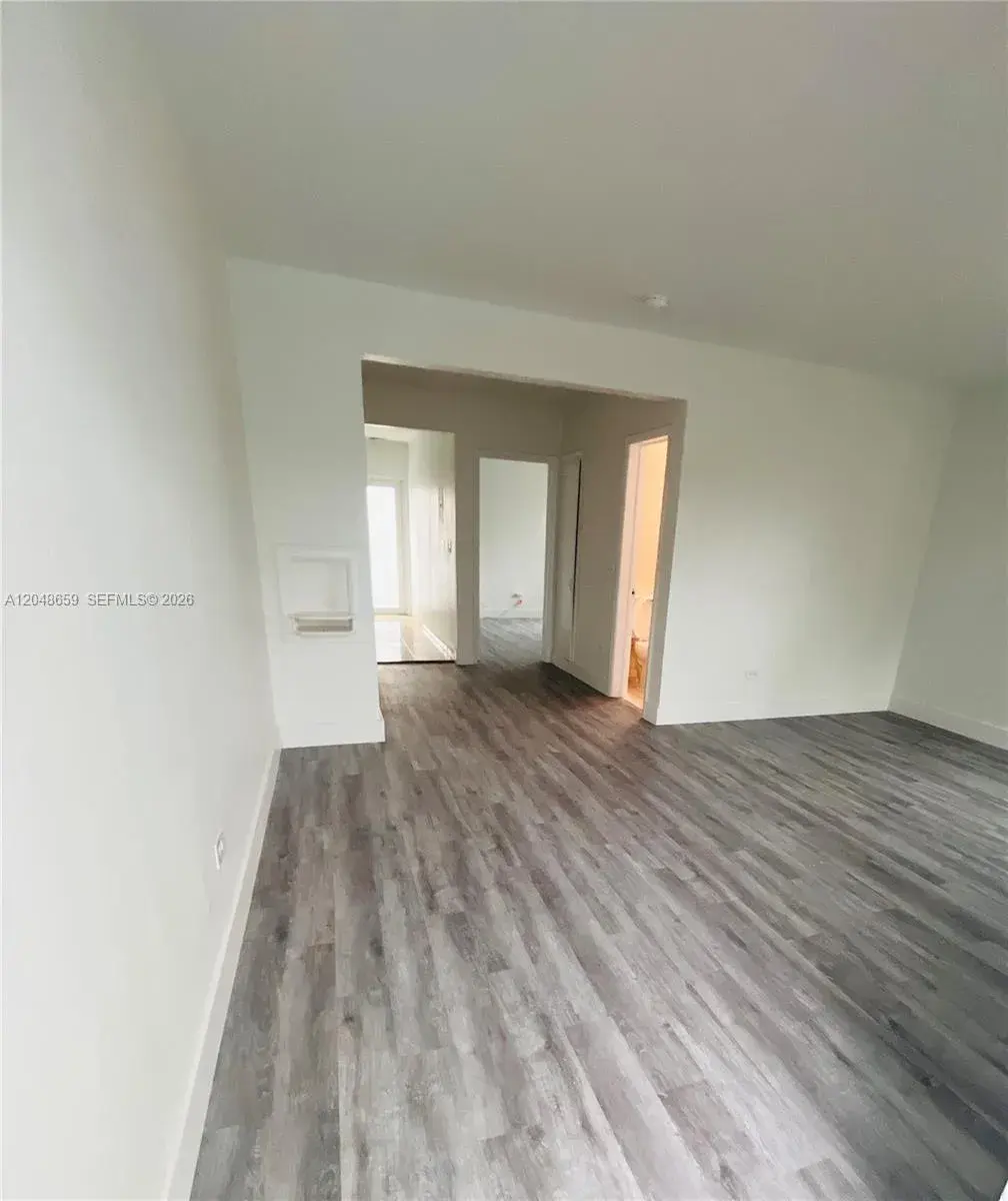 2045 Calais Dr # 8, Miami Beach FL 33141