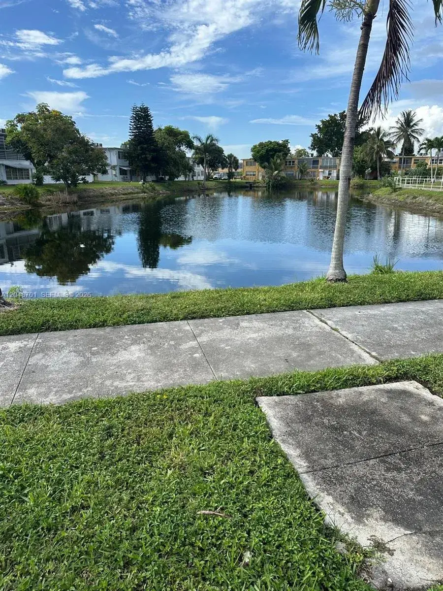20320 NE 2nd Ave # 27, Miami Gardens FL 33179