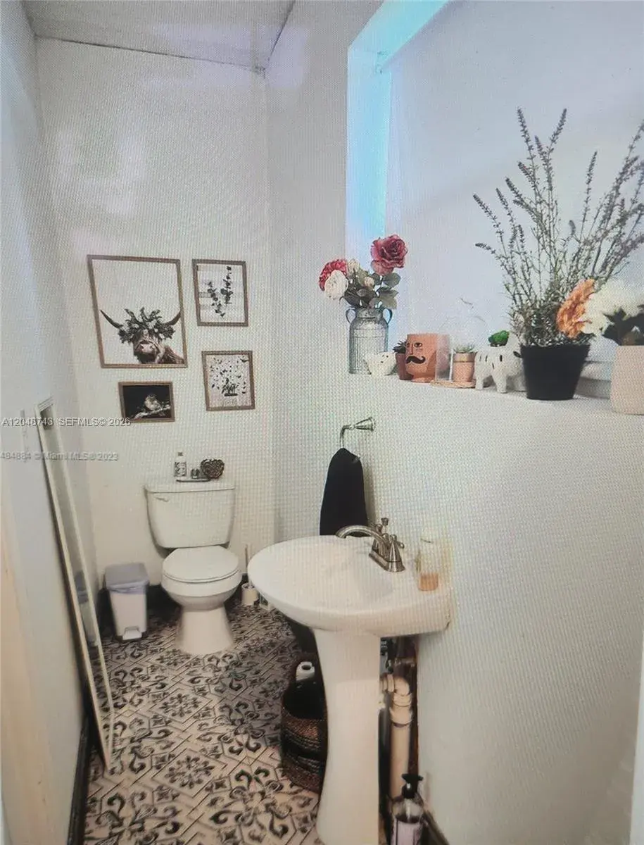 2251 NW 87th Ter, Pembroke Pines FL 33024