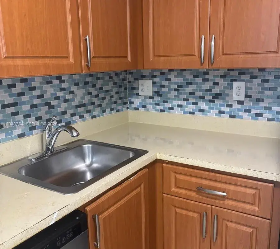 7110 NW 179th St # 211, Hialeah FL 33015