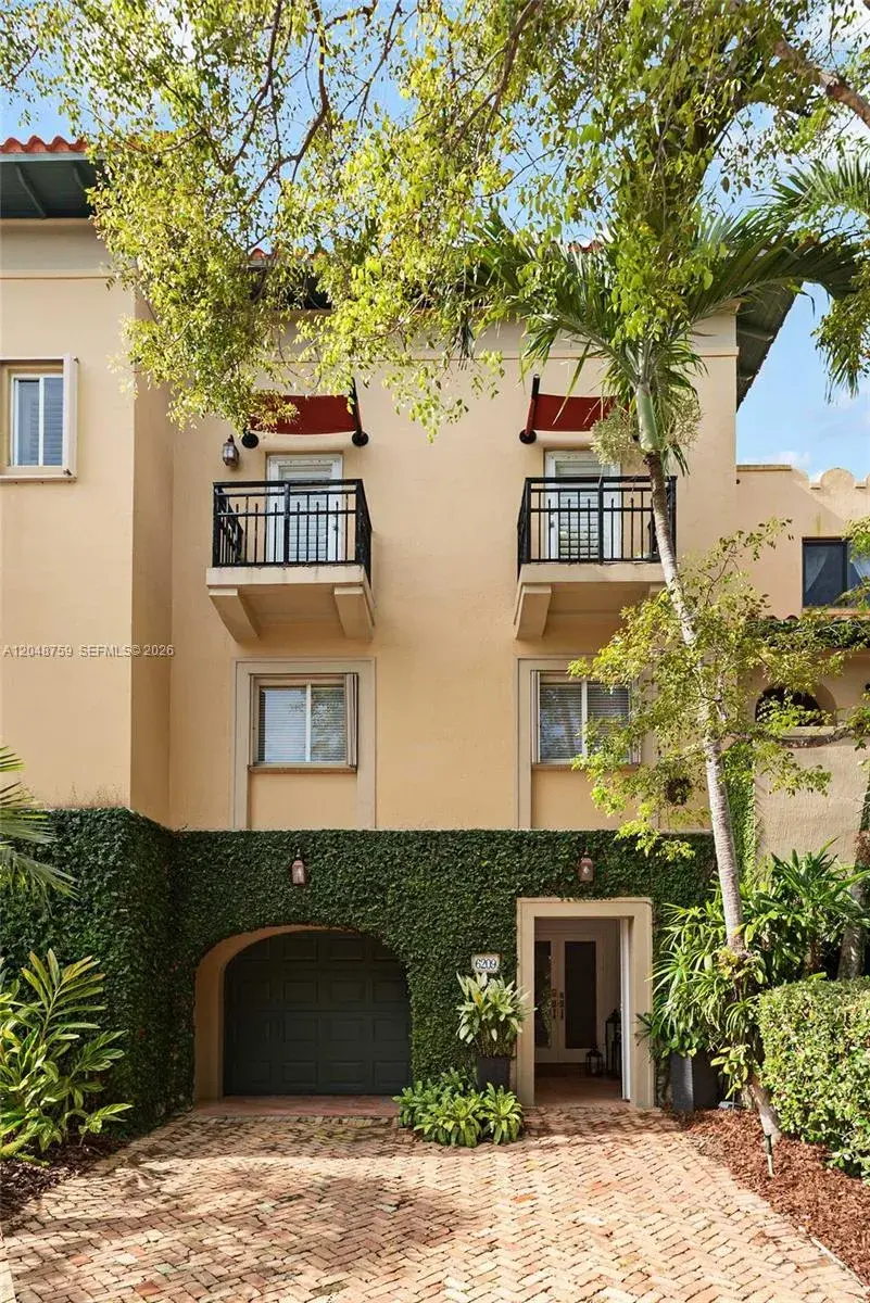 3 bedroom 2 bath Residential for sale at 6209 Paradise Point Dr, Palmetto Bay FL 33157