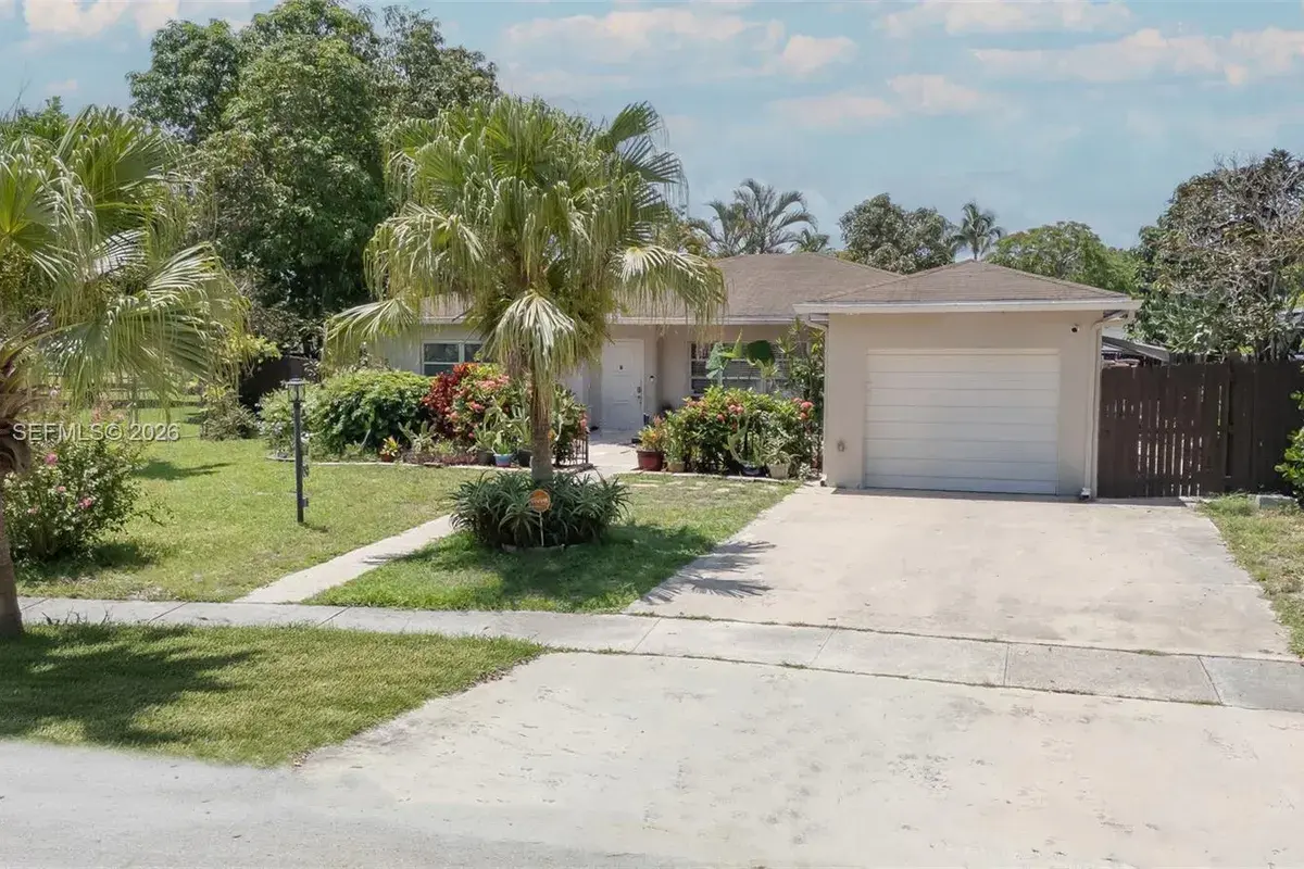 5045 SW 10th St, Margate FL 33068