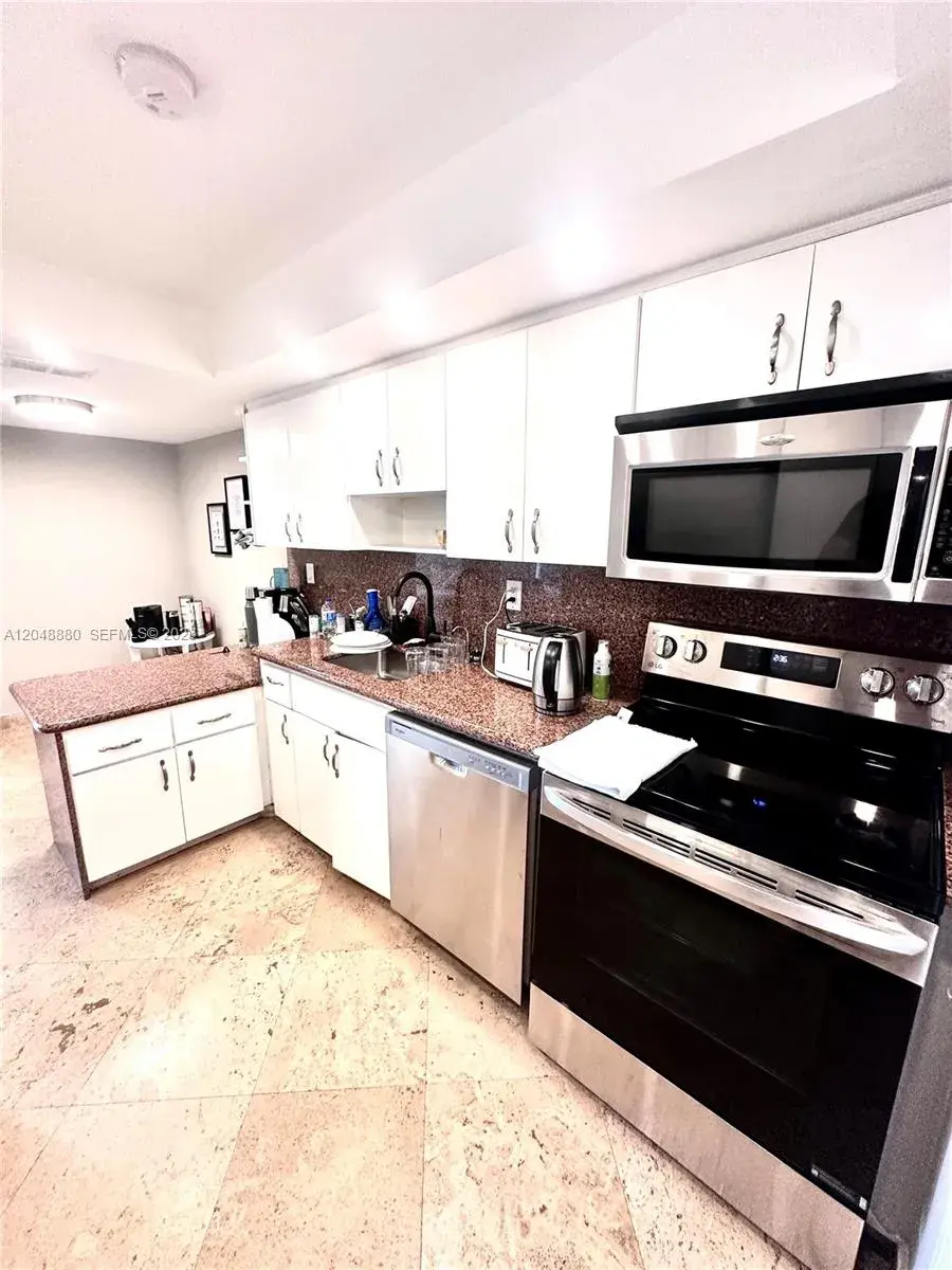 18021 Biscayne Blvd # 702, Aventura FL 33160