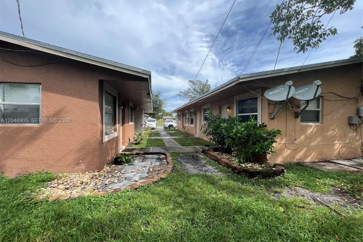 3028 NW 2nd St, Pompano Beach FL 33069