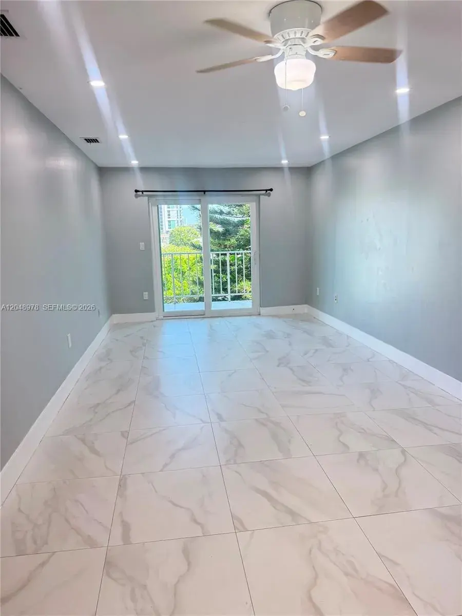 453 SW 2nd St # 306C, Miami FL 33130