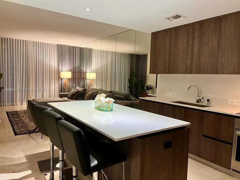 1 bedroom 1 bath Residential for sale at 88 SW 7th St # 808, Miami FL 33130