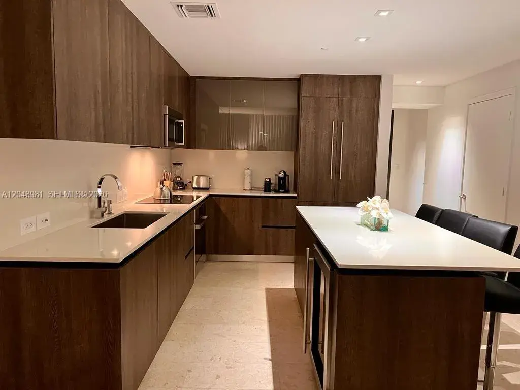 88 SW 7th St # 808, Miami FL 33130