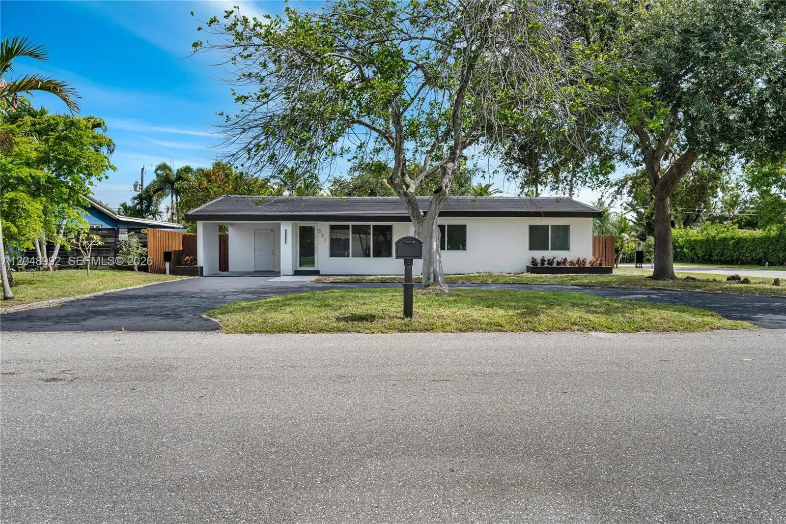 3 bedroom 2 bath for sale at 321 NW 36th St, Oakland Park FL 33309