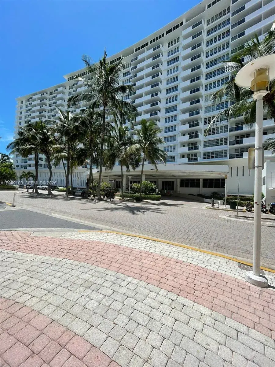 1 bath Residential Lease for rent at 100 Lincoln Rd # 909, Miami Beach FL 33139
