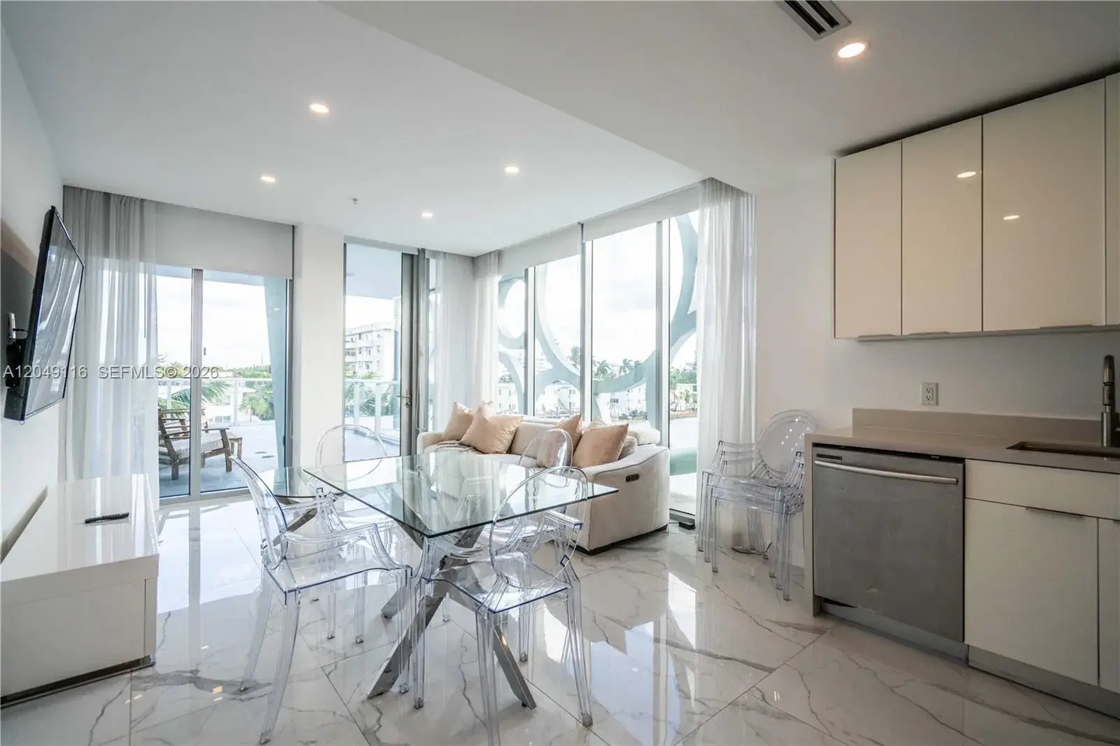 8425 Crespi Blvd # 304, Miami Beach FL 33141
