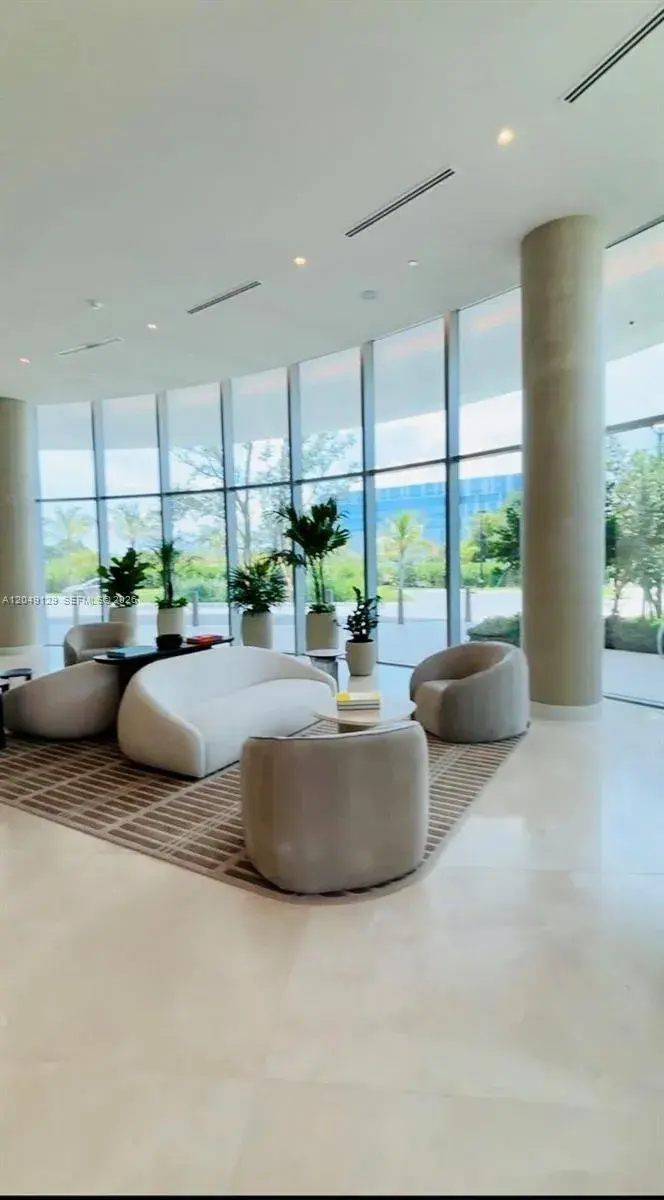 2411 Laguna Circle North # 1411, Miami FL 33181