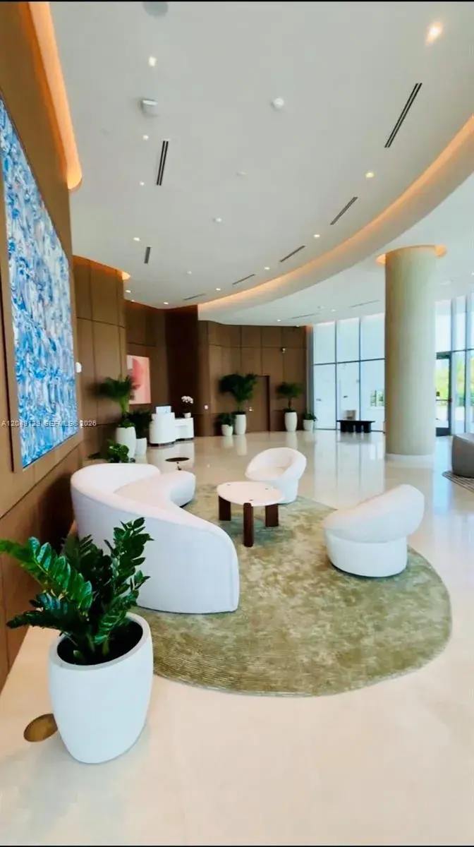 2411 Laguna Circle North # 1411, Miami FL 33181