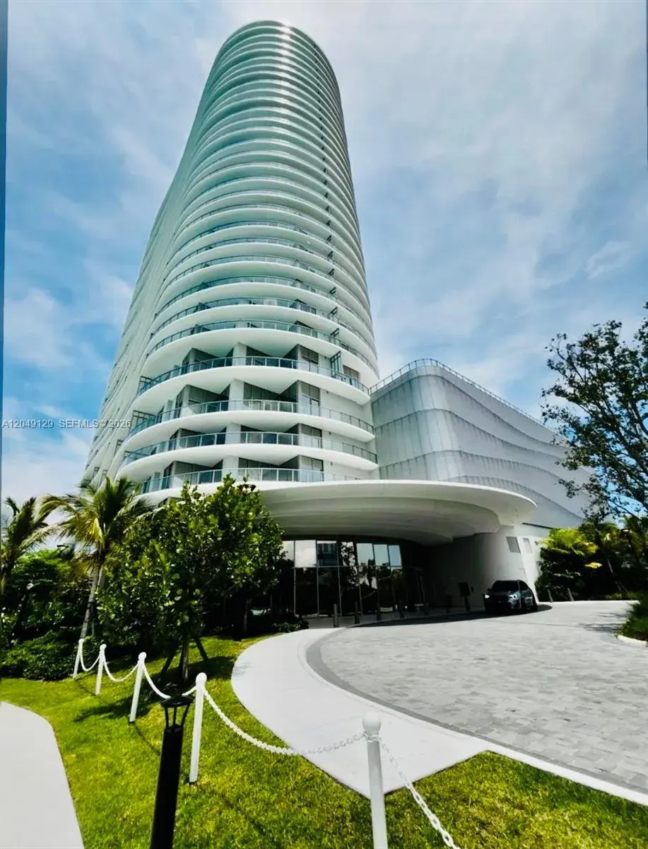 2411 Laguna Circle North # 1411, Miami FL 33181