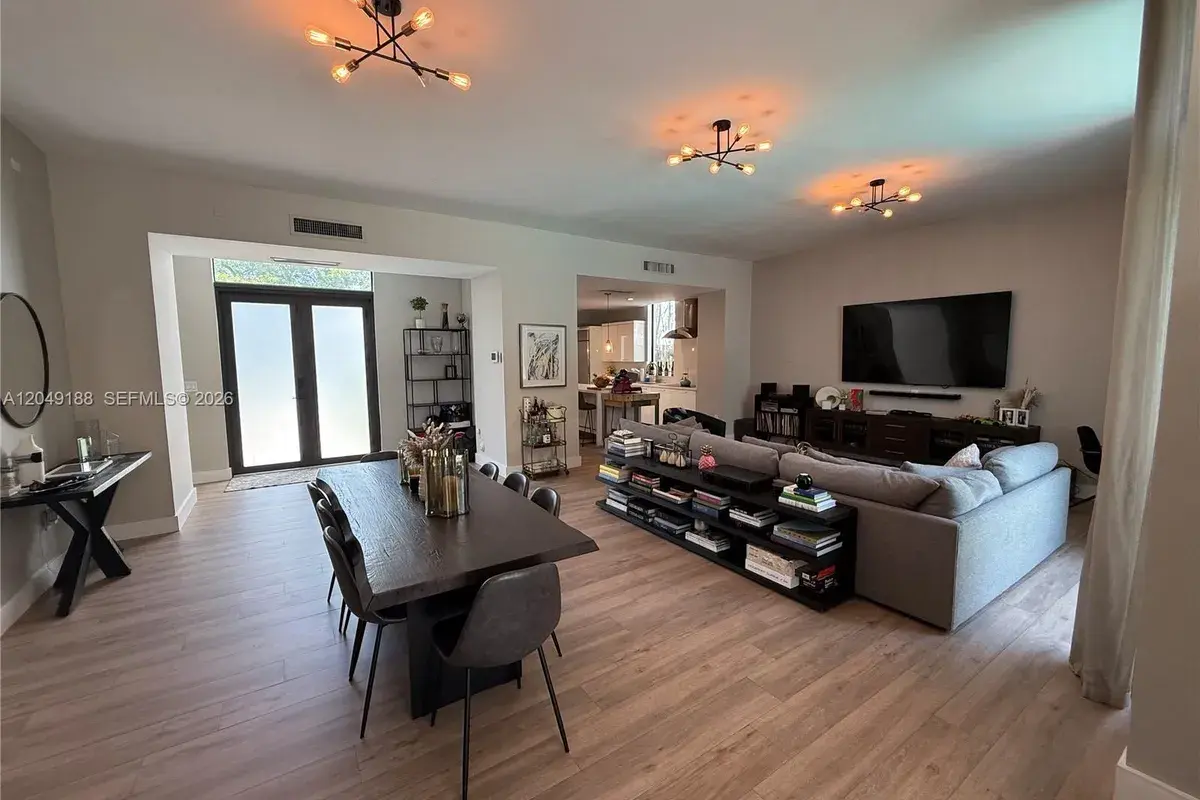 8631 Arboretum Ln, Miami FL 33138