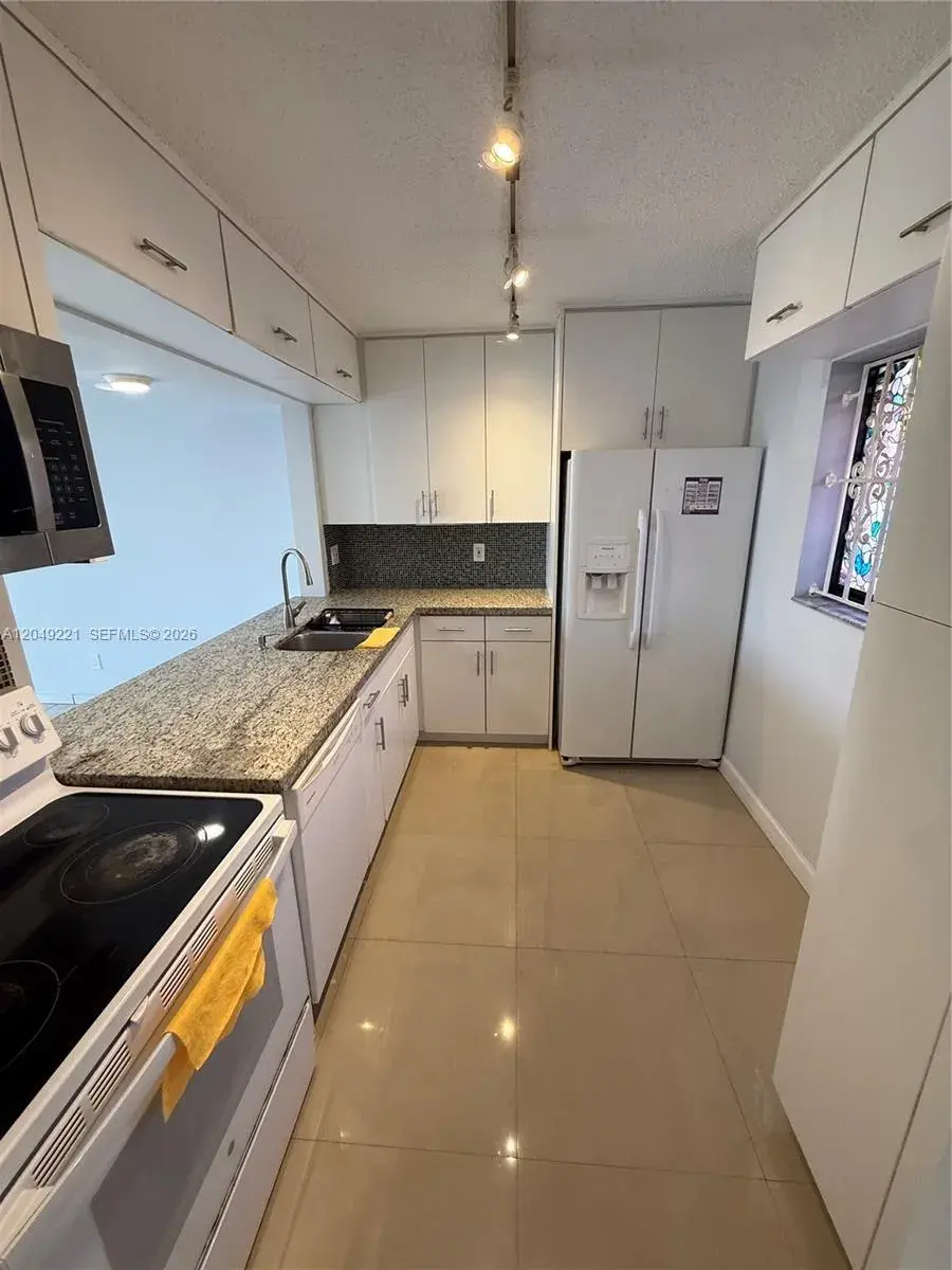 8625 NW 8th St # 420, Miami FL 33126