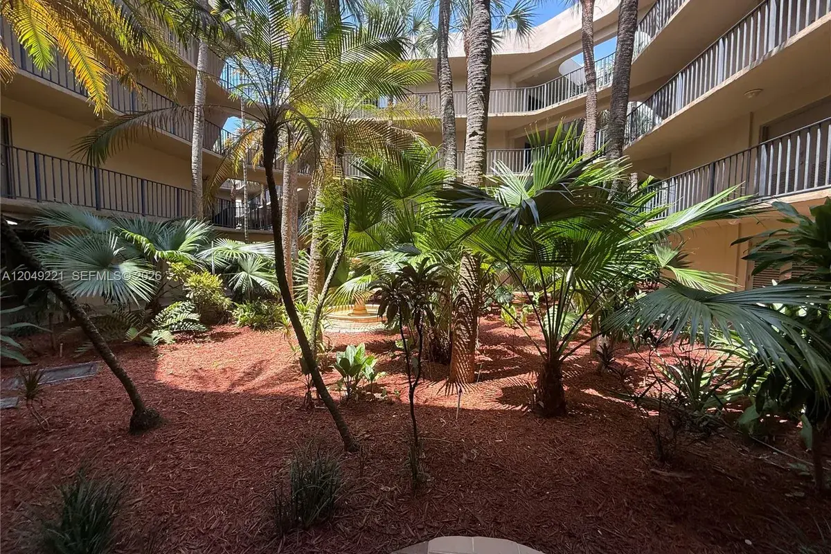8625 NW 8th St # 420, Miami FL 33126