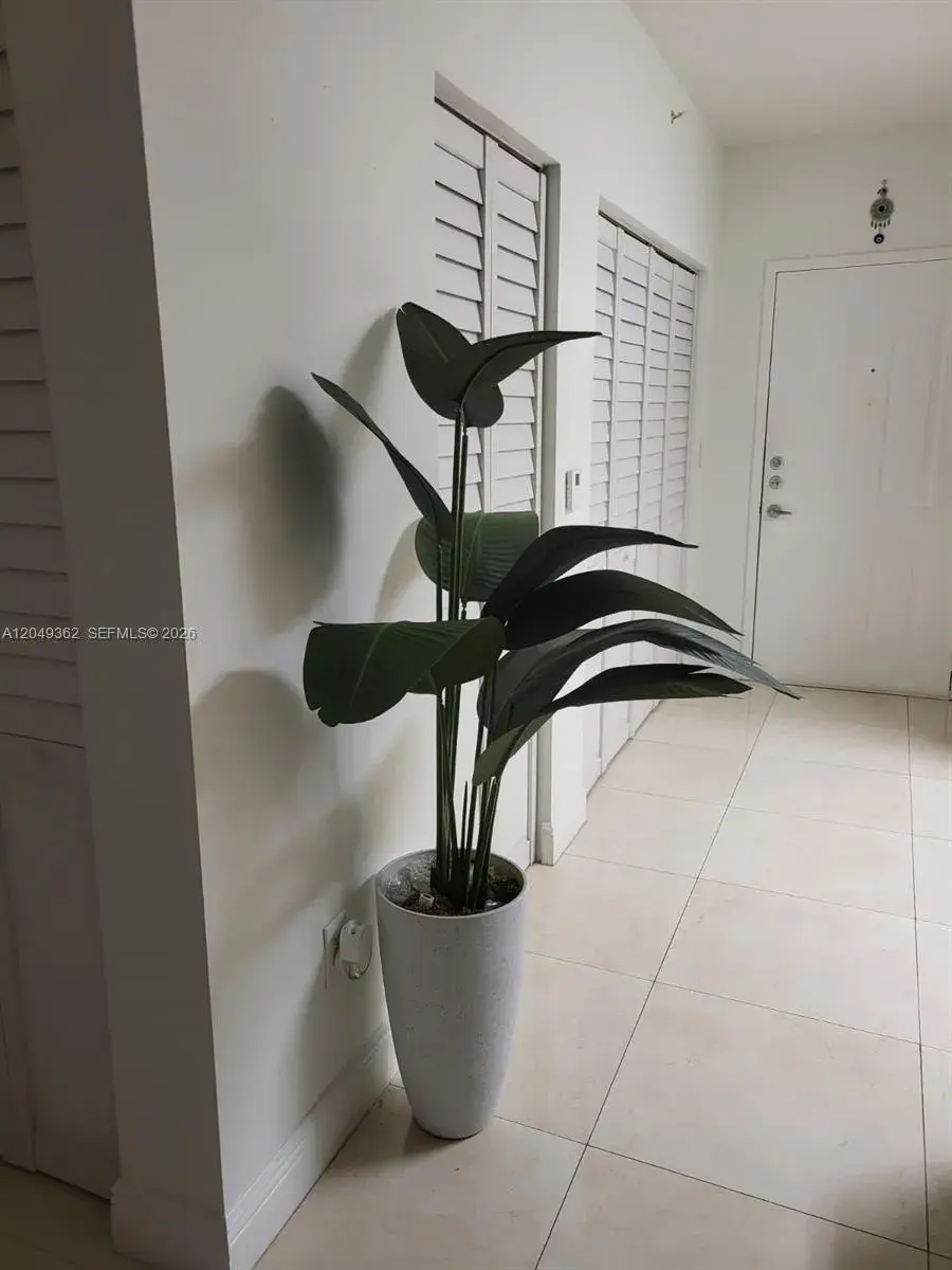 5099 NW 7th St # 205, Miami FL 33126