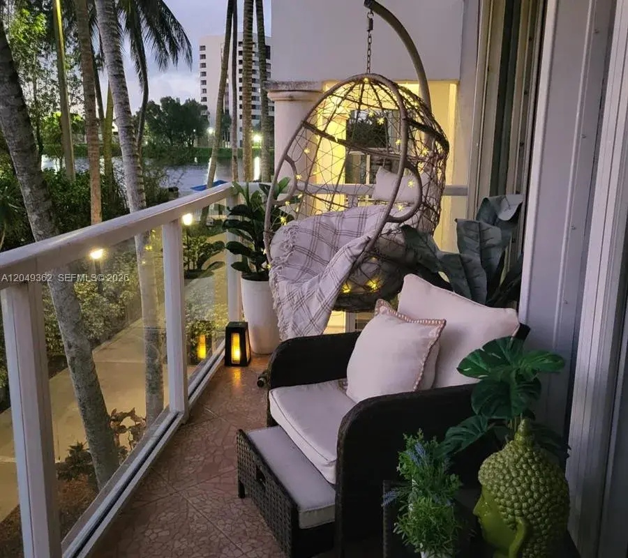 5099 NW 7th St # 205, Miami FL 33126