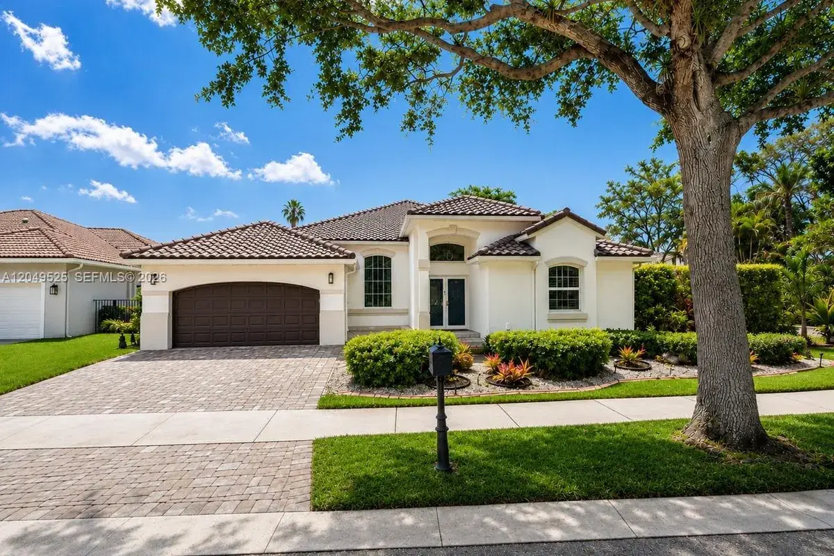 2616 Oakbrook Ct, Weston FL 33332
