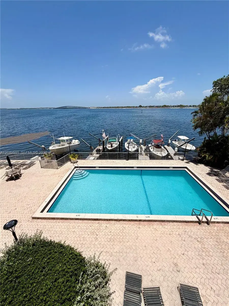 2 bedroom 2 bath Residential Lease for rent at 2201 Brickell Ave # 47, Miami FL 33129