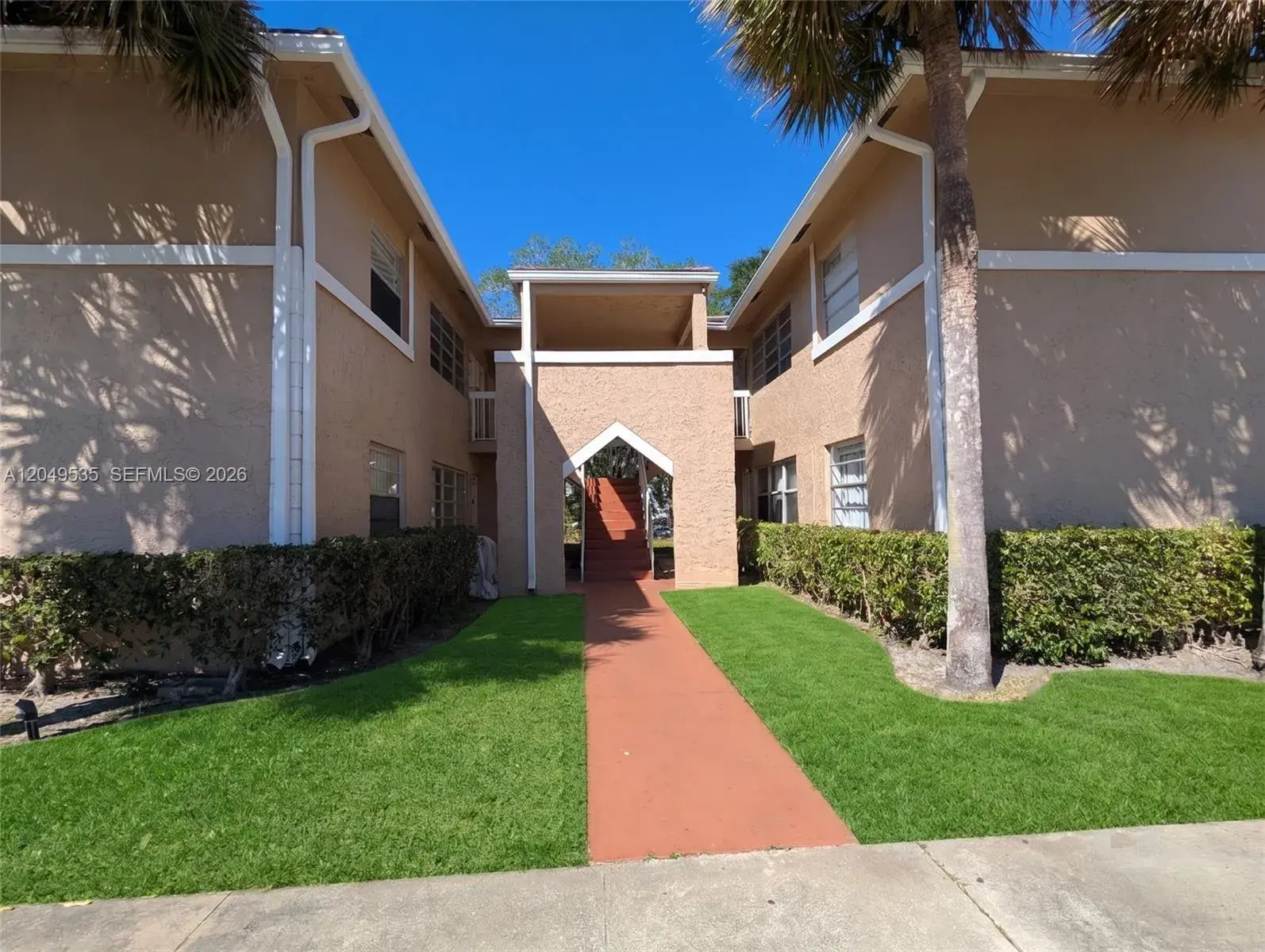 2 bedroom 2 bath Residential for sale at 807 Twin Lakes Dr # G, Coral Springs FL 33071