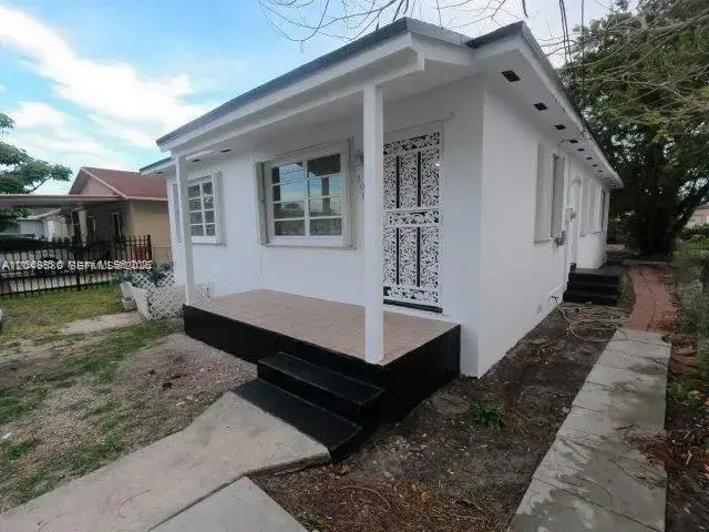 3062 NW 60th St, Miami FL 33142