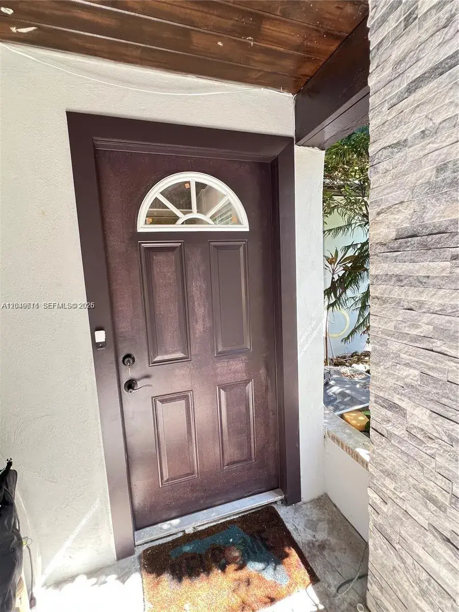1 bedroom 1 bath Residential Lease for rent at 511 N 70th Way, Hollywood FL 33024