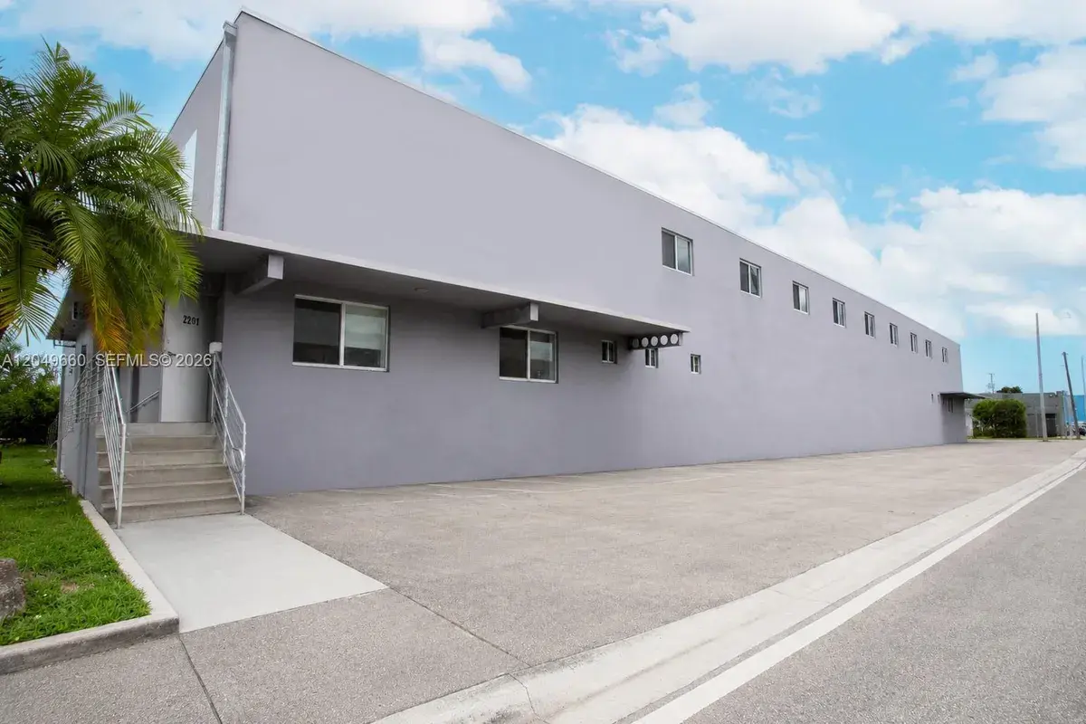 2290 W 8th Ave, Hialeah FL 33010