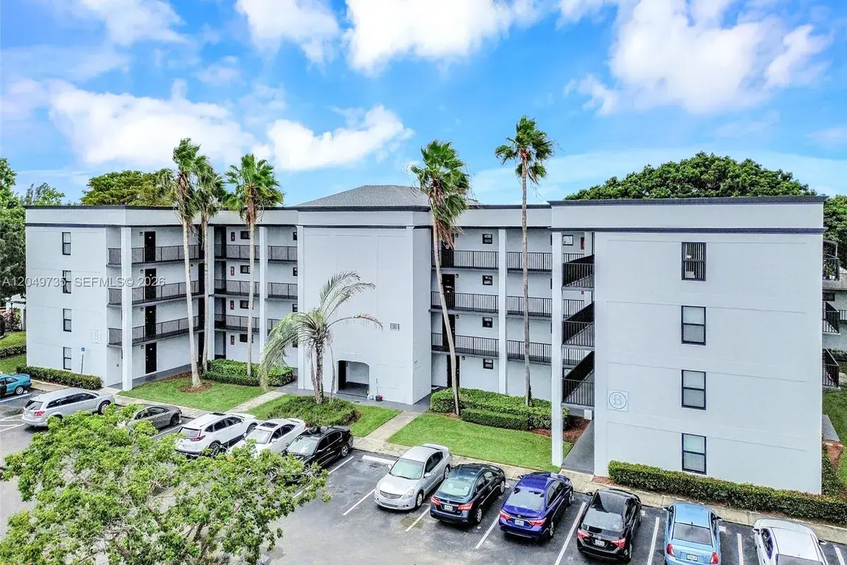 7550 Stirling Rd # B102, Davie FL 33024
