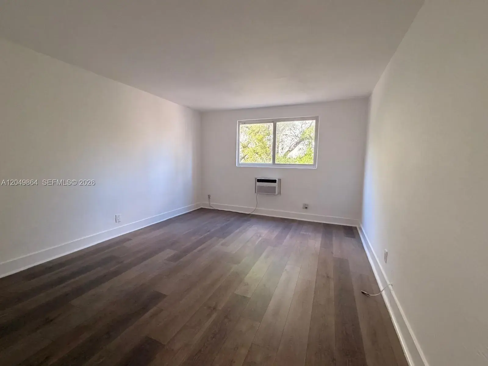 143 SW 9th St # 105, Miami FL 33130