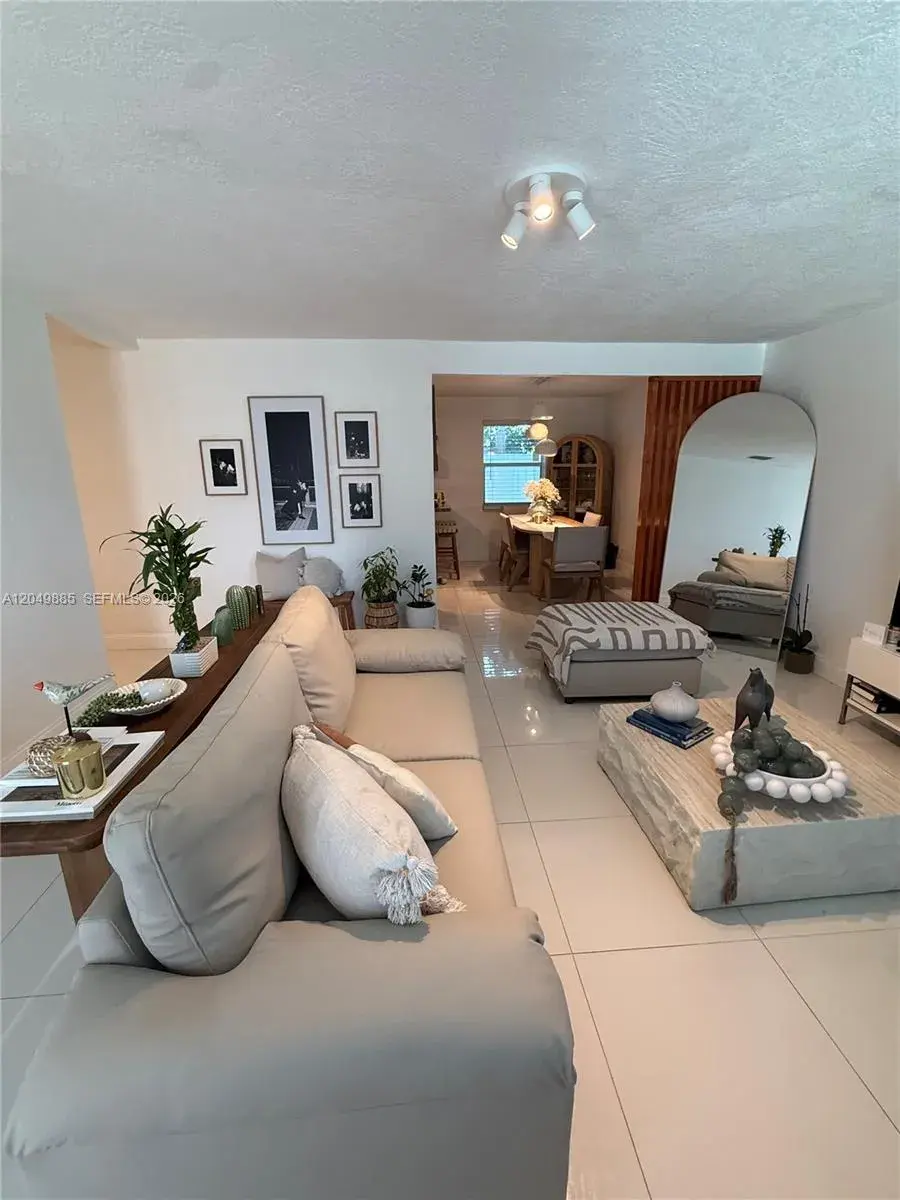 1902 N 24th Ave, Hollywood FL 33020