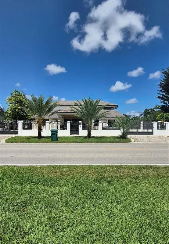 3711 SW 122nd Ave, Miami FL 33175