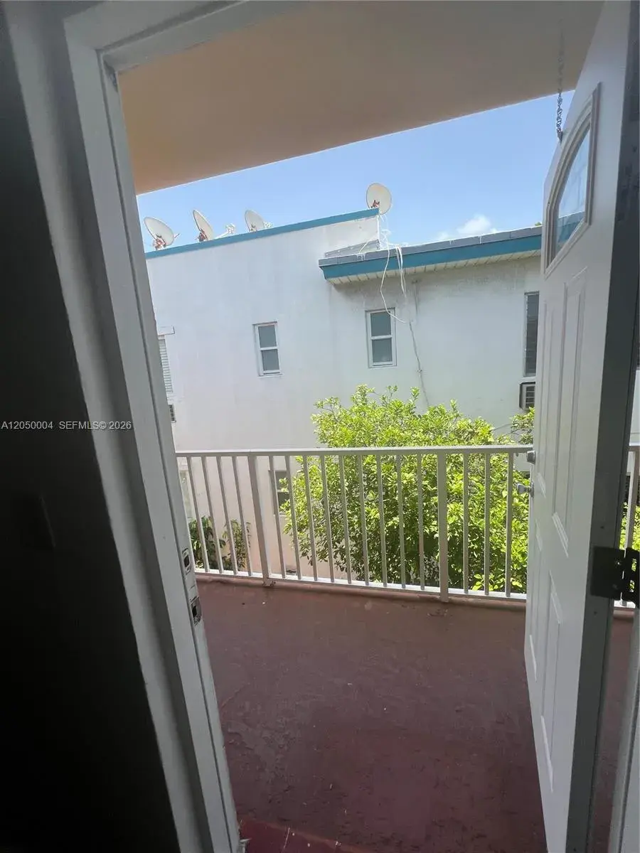 7720 Harding Ave # 9, Miami Beach FL 33141