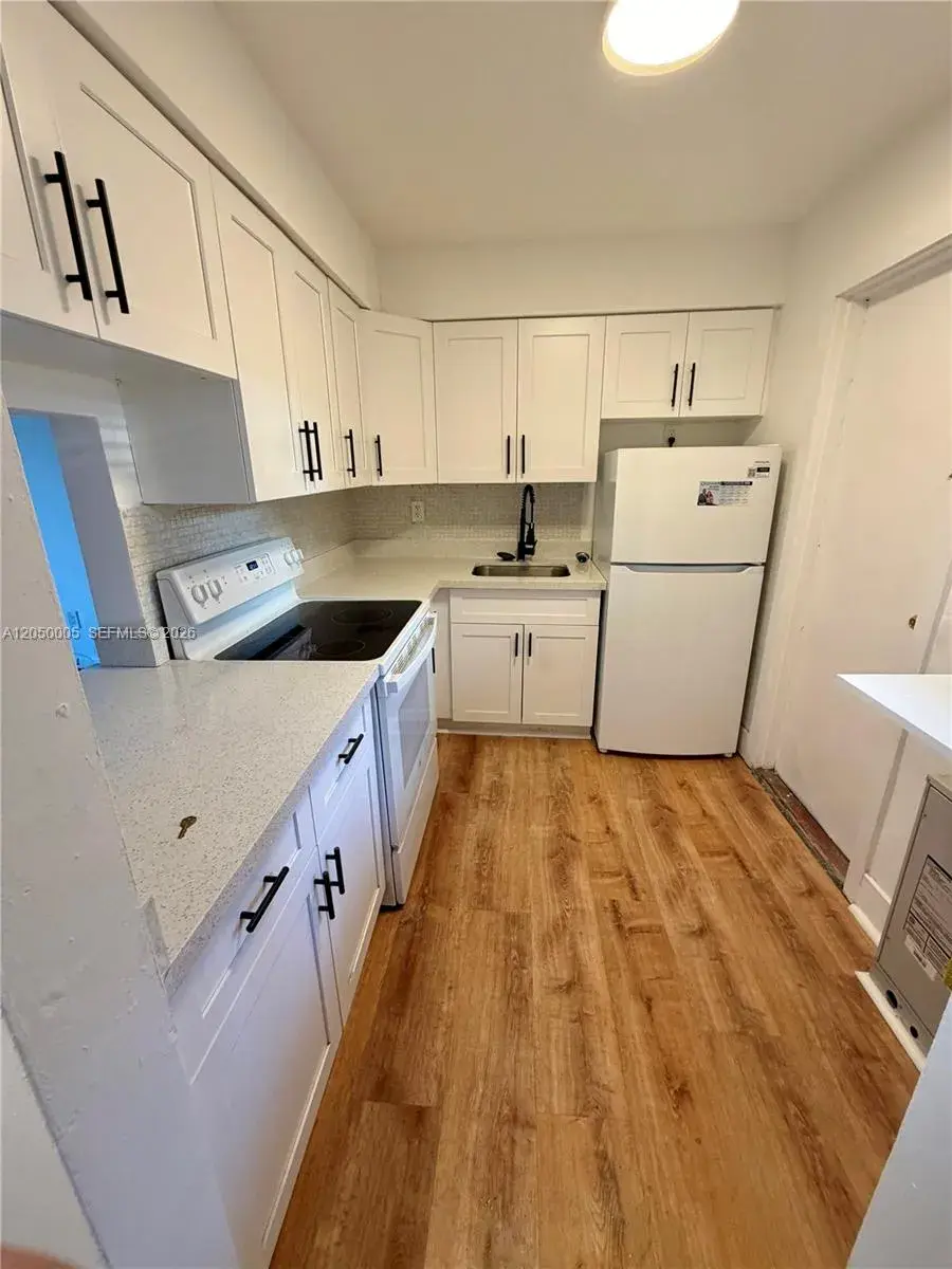 1 bedroom 1 bath Residential Lease for rent at 20200 NE 27th Ct # 6, Aventura FL 33180