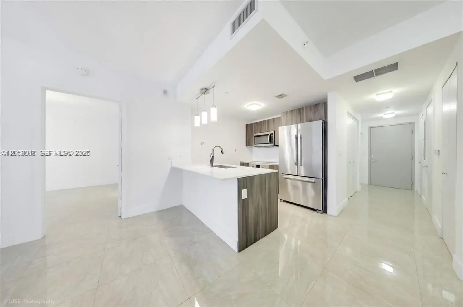 1 bedroom 1 bath for rent at 488 NE 18th St # 2304, Miami FL 33132