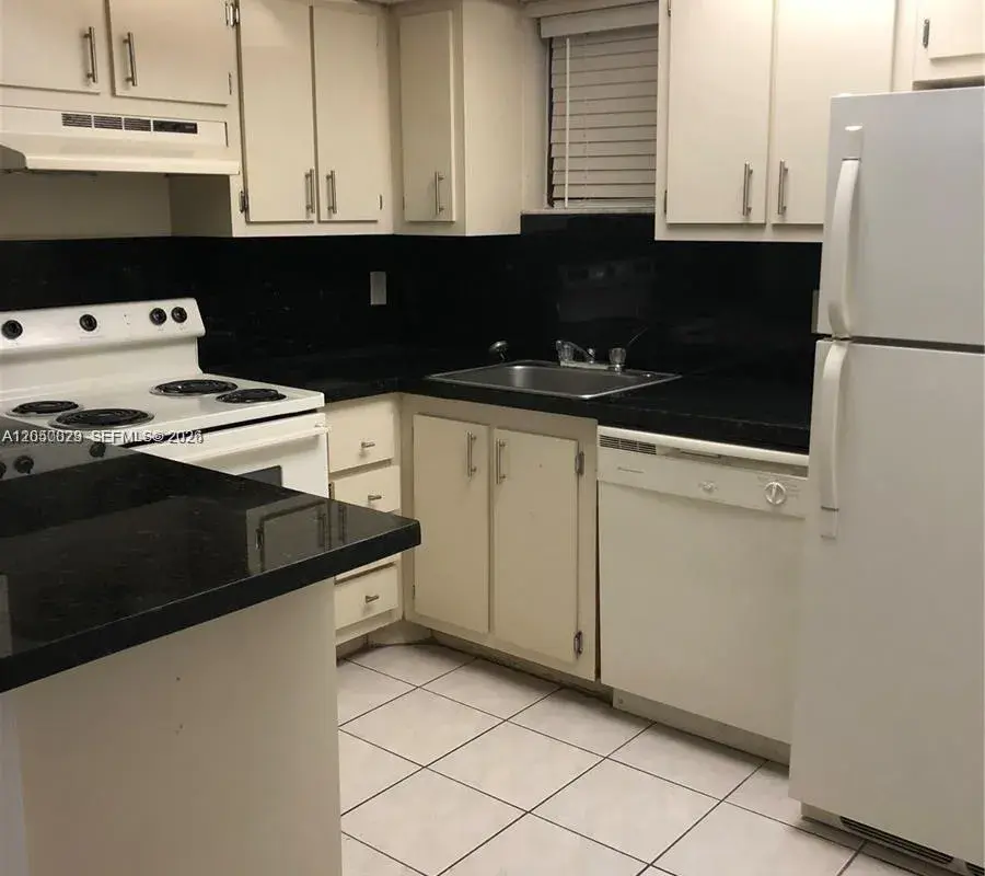 8290 Lake Dr # 349, Doral FL 33166
