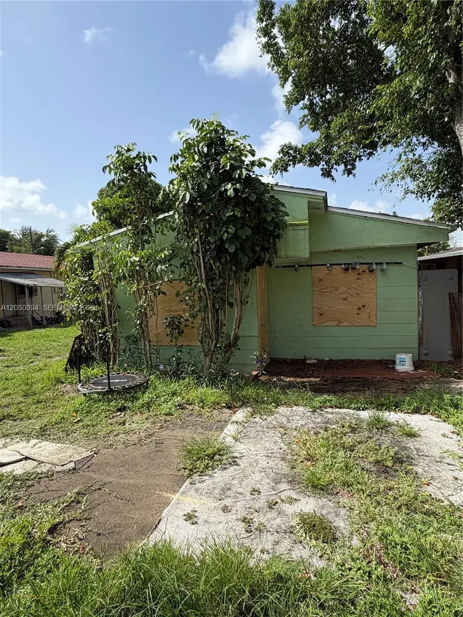 2954 NW 91st St, Miami FL 33147