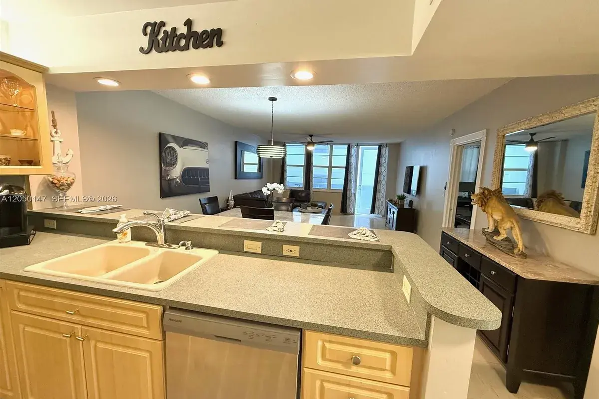 3725 S Ocean Dr # 605, Hollywood FL 33019