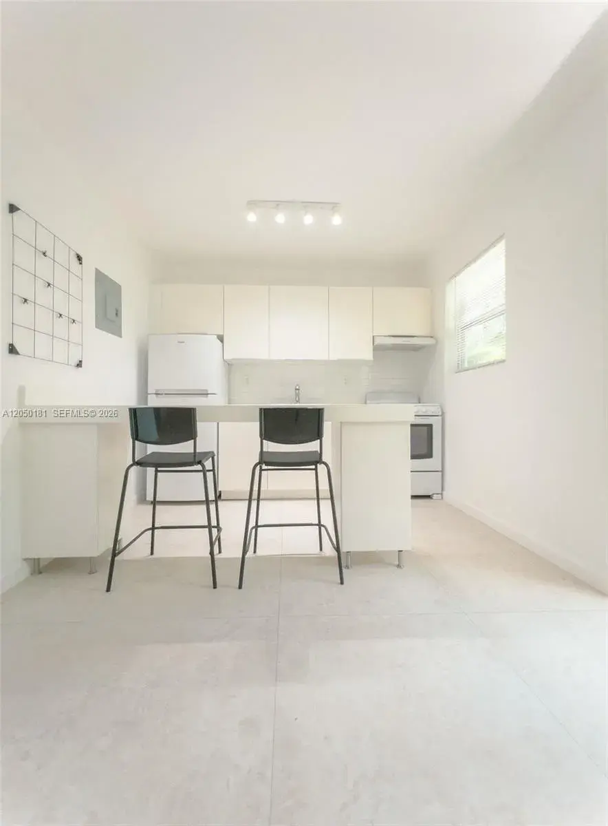 3676 Oak Ave # 6, Miami FL 33133