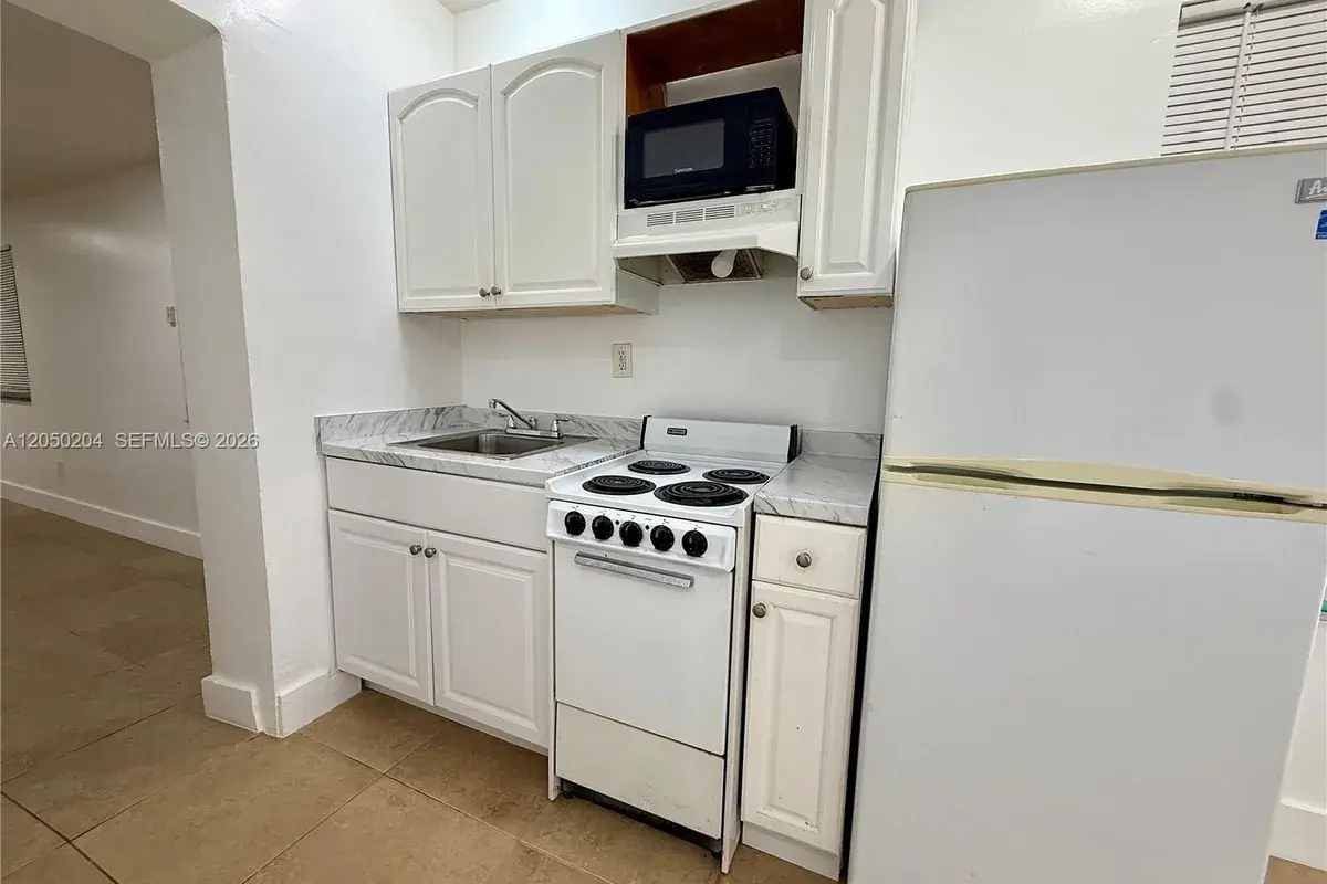 427 NE 62nd St # 14, Miami FL 33138