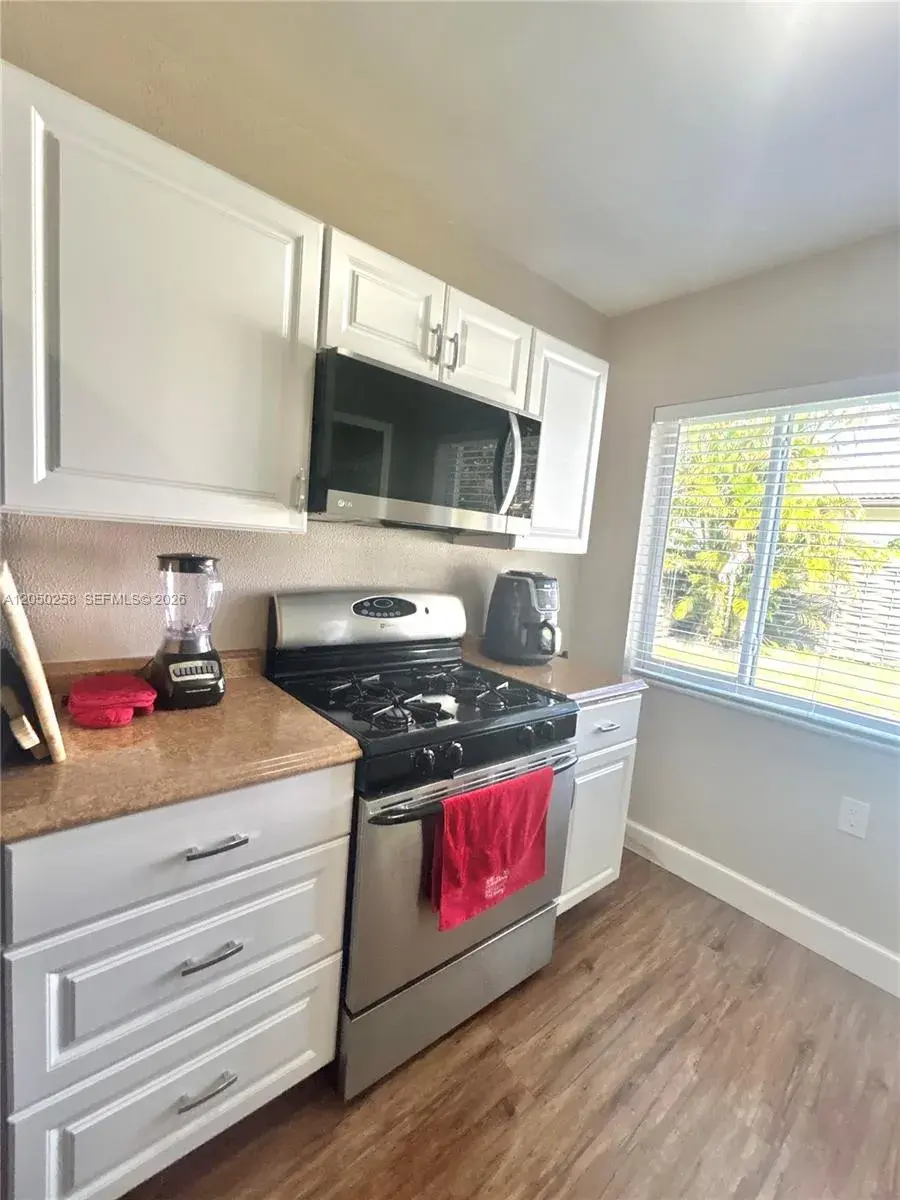 416 Bayberry Dr, Plantation FL 33317