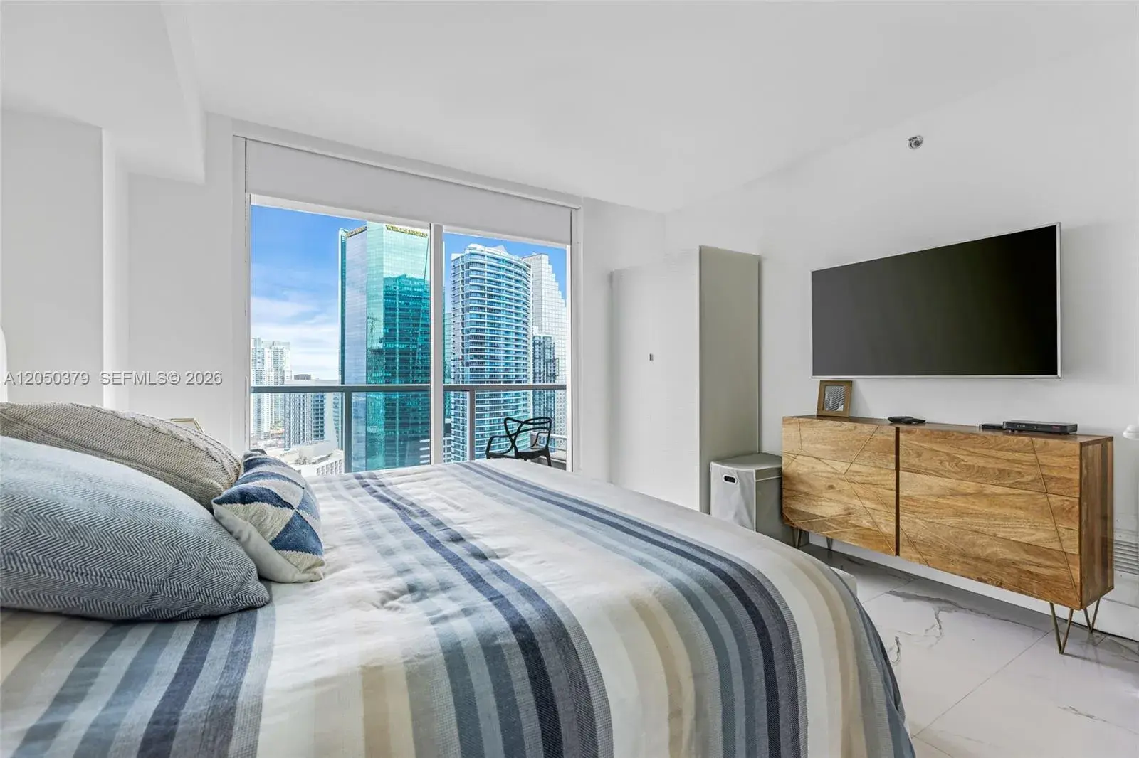 55 SE 6th ST # 3807, Miami FL 33131