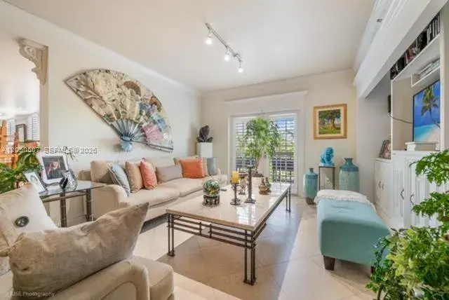 1400 Salzedo St # 305, Coral Gables FL 33134