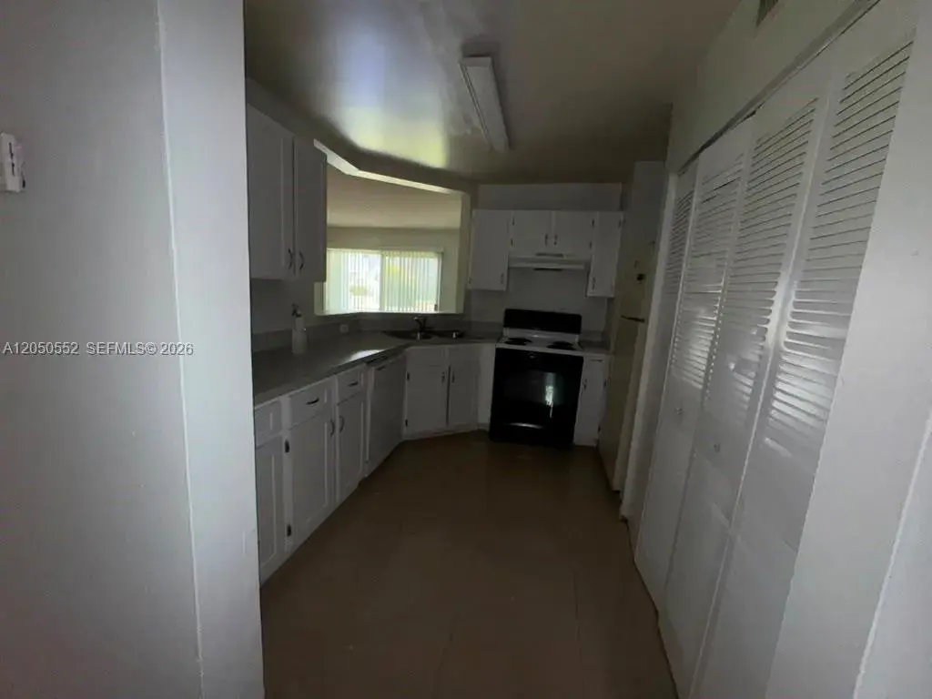 3461 NW 44th St # 102, Oakland Park FL 33309