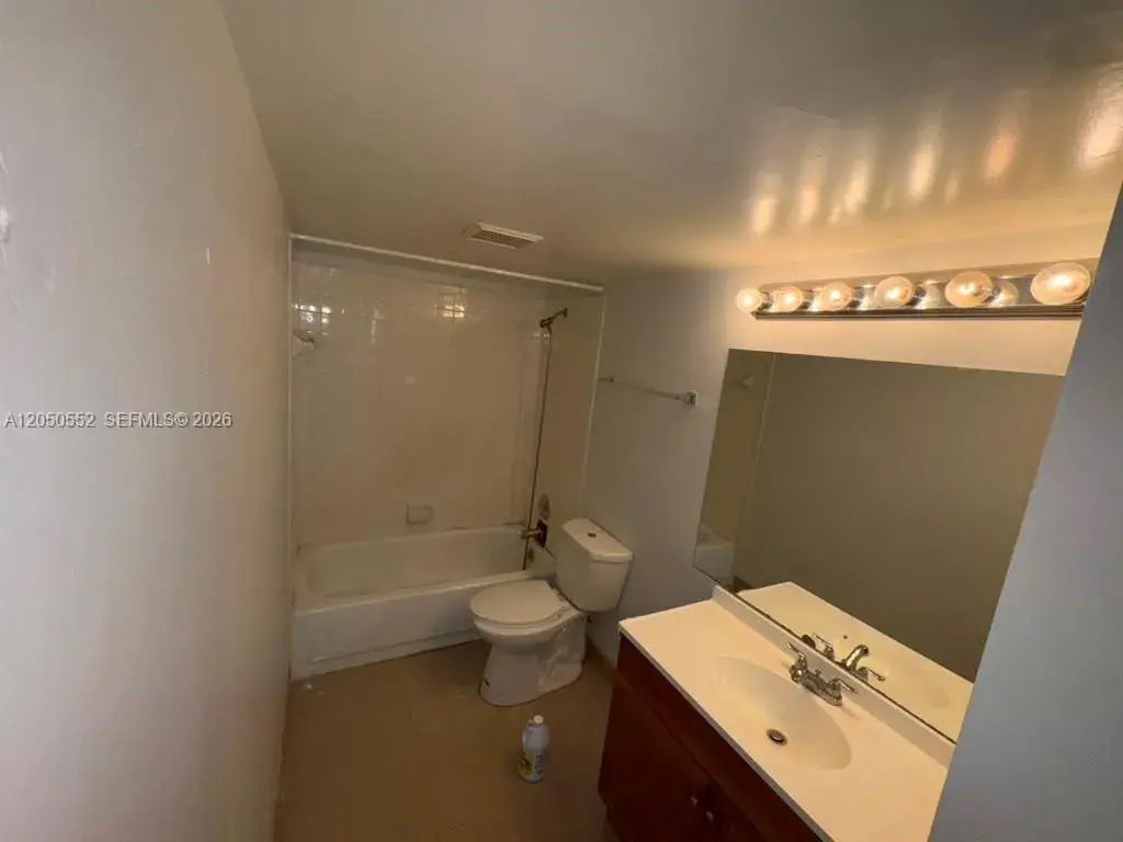 3461 NW 44th St # 102, Oakland Park FL 33309