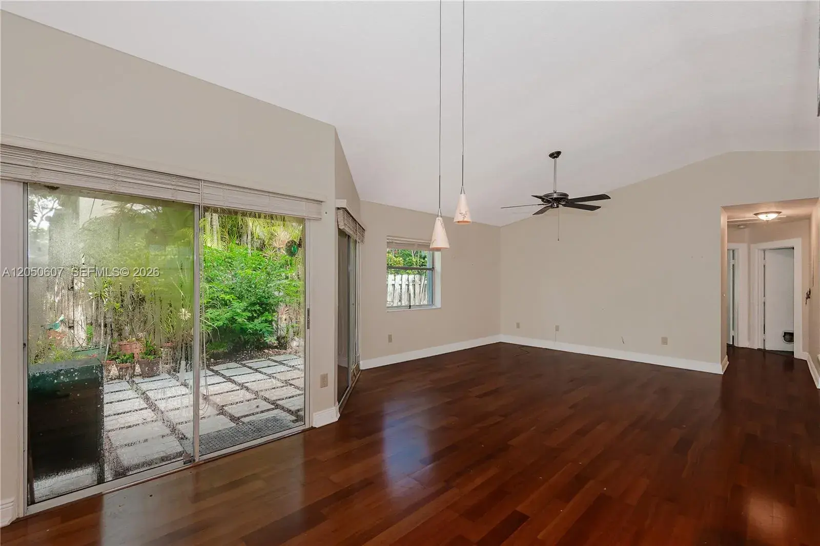 9852 NW 9th Ct, Plantation FL 33324